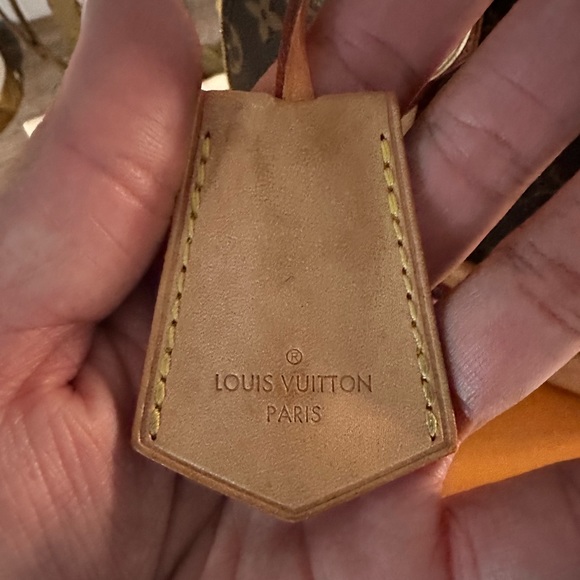Authentic Louis Vuitton - Picture 6 of 7